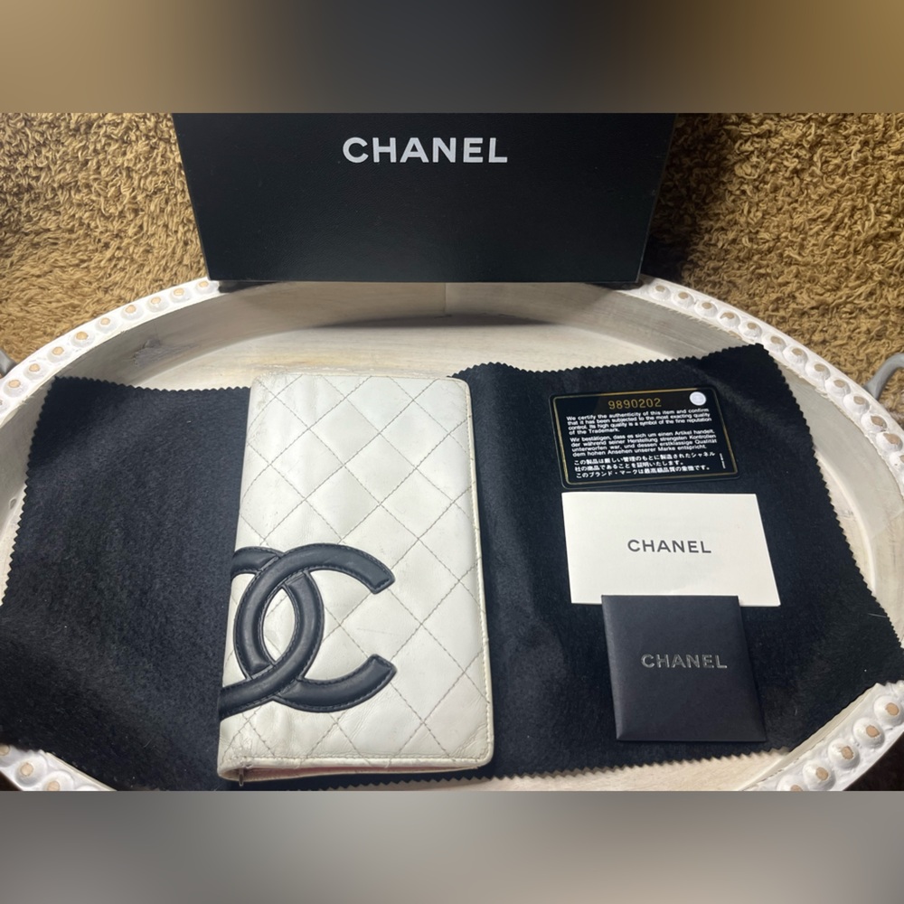 Chanel ehite Cambon wallet